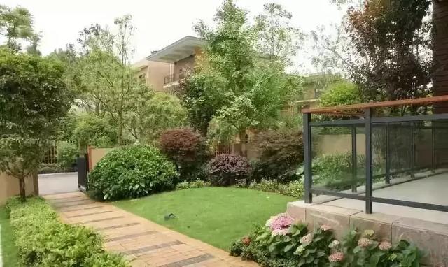 花園草坪的種植方法與養(yǎng)護管理經驗 花園草坪的種植方法與養(yǎng)護管理經驗